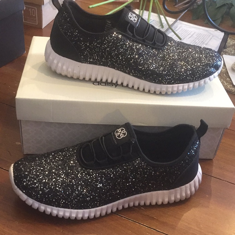 Daisy Fuentes black sparkly shoes